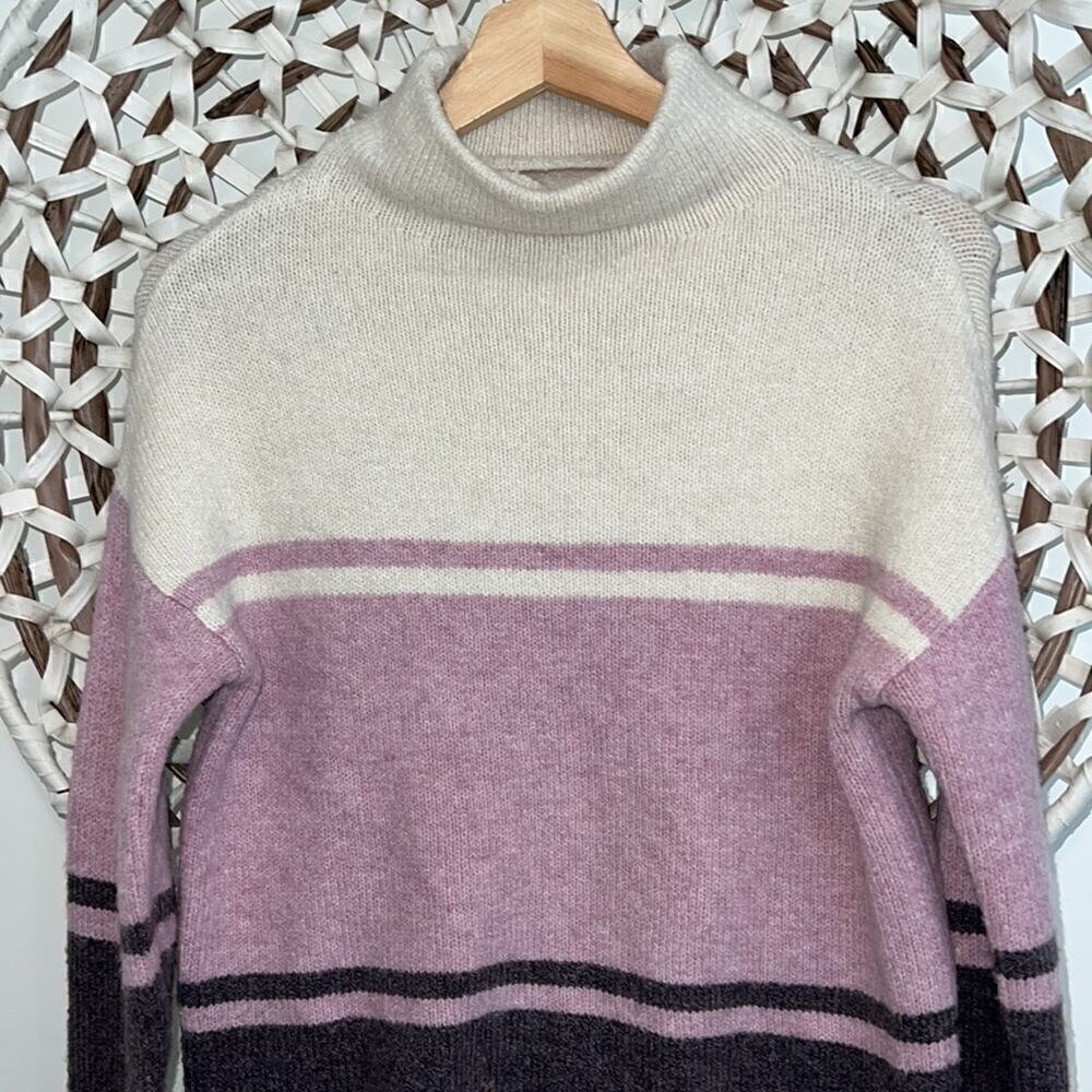 C&C California purple and cream sweater size xsmall - Picture 2 of 6